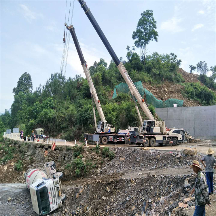 迁西县汽车掉沟里叫吊车救援要多少钱