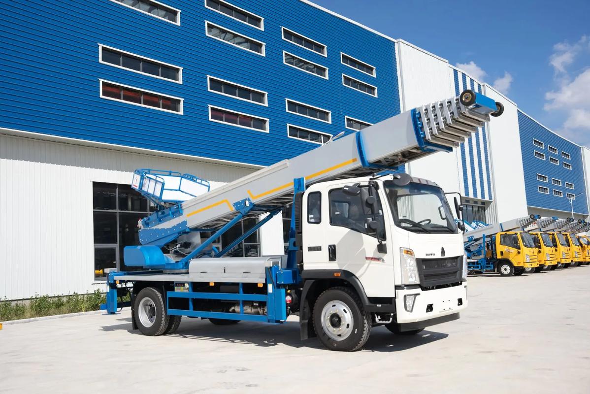 迁西县出租云梯车高空作业车 建筑垃圾搬运